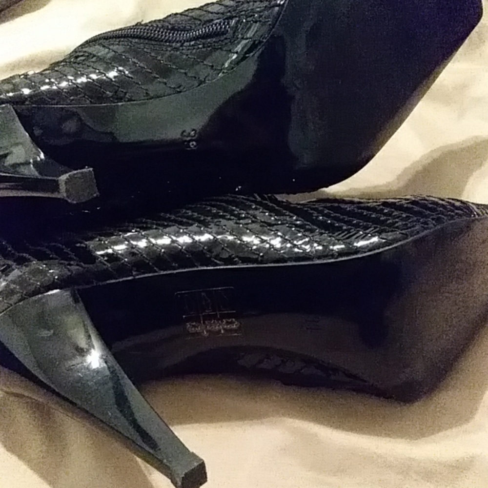 Shoes - Picture 4 of 5